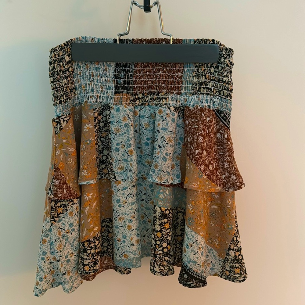 Le Lis geometric cinch waist skirt stretch waistband. High or low waist. Size S